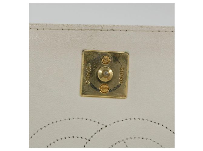 CHANEL Borsa a tracolla con catena Matelasse Pelle di agnello bianca CC Auth 57353 Bianco - vista 15