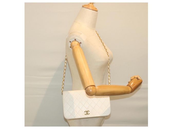 CHANEL Borsa a tracolla con catena Matelasse Pelle di agnello bianca CC Auth 57353 Bianco - vista 24