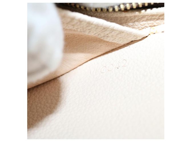 Graceful Louis Vuitton TROUSSE A PENNELLO MAQUILLAGE Marrone - vista 6
