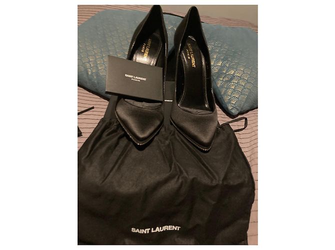 Décolleté Yves Saint Laurent in seta neri con strass Swarovski - vista 3