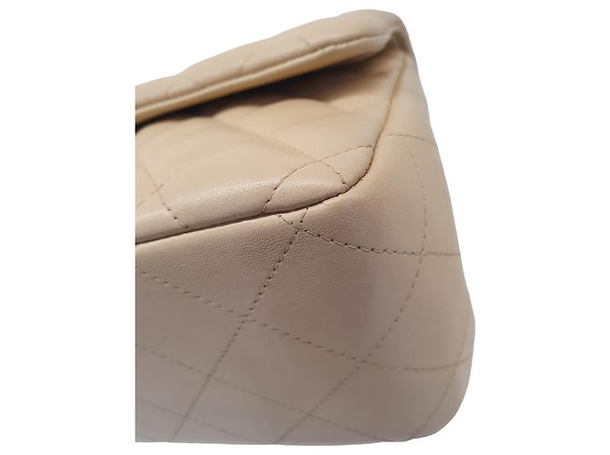 Bolsa Chanel Classic Flap Bege em Couro Acolchoado Dourado - vista 6