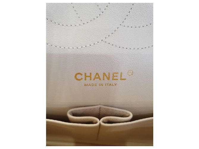 Bolsa Chanel Classic Flap Bege em Couro Acolchoado Dourado - vista 9