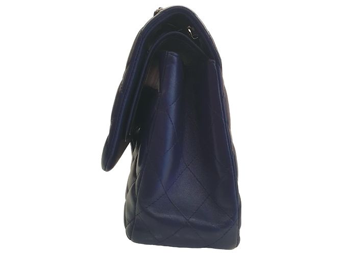 Chanel Jumbo bolsa de pele de cordeiro acolchoada azul marinho - vista 2