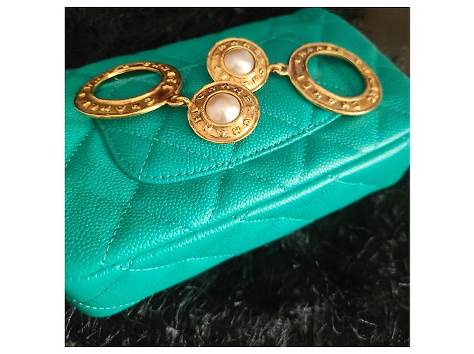 Chanel Orecchini lampadario placcati in oro con perle di vetro colate Gold hardware - vista 4