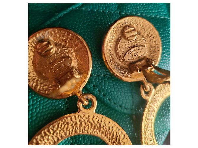 Chanel Orecchini lampadario placcati in oro con perle di vetro colate Gold hardware - vista 6