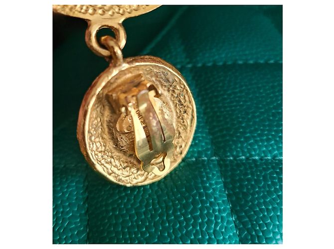 Chanel Orecchini lampadario placcati in oro con perle di vetro colate Gold hardware - vista 7