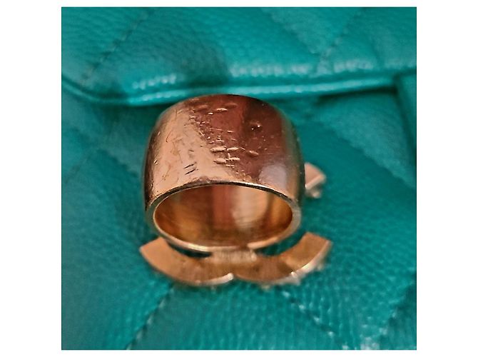 Anello largo Chanel Logo Dots Oro Gold hardware - vista 4