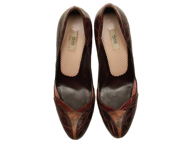 Prada Décolleté con tacco tondo in pelle goffrata rettile marrone bordeaux 37 - vista 7