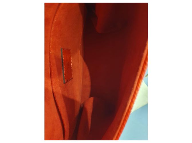 Borsa Louis Vuitton Locky BB in pelle Epi rossa Rosso - vista 5
