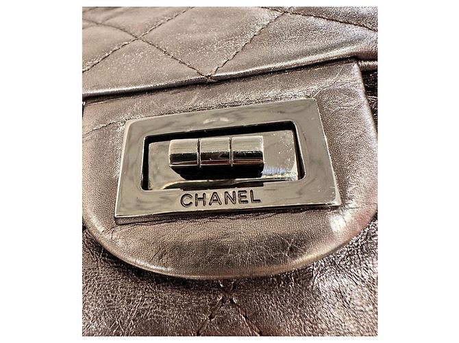 Chanel 2.55 Maxi em pele de cordeiro acolchoada bronze - vista 3