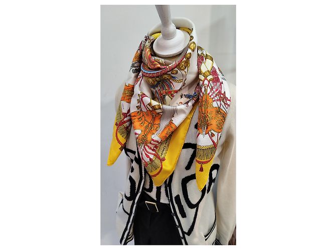Sciarpa di seta Hermès Square 90 Caparissons di Francia e India Giallo - vista 4