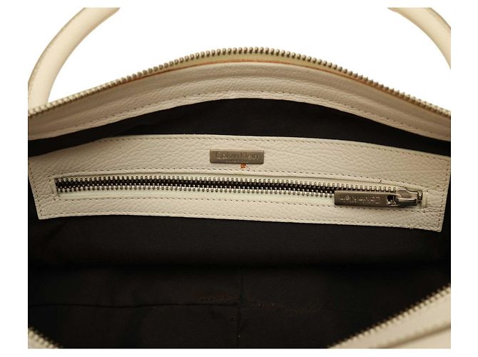 Borsa a tracolla con patta a tracolla in pelle bianca Calvin Klein con cuciture beige Bianco - vista 7