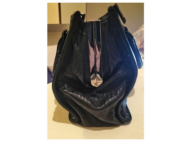 Prada Handtasche aus schwarzem Leder - Ansicht 2