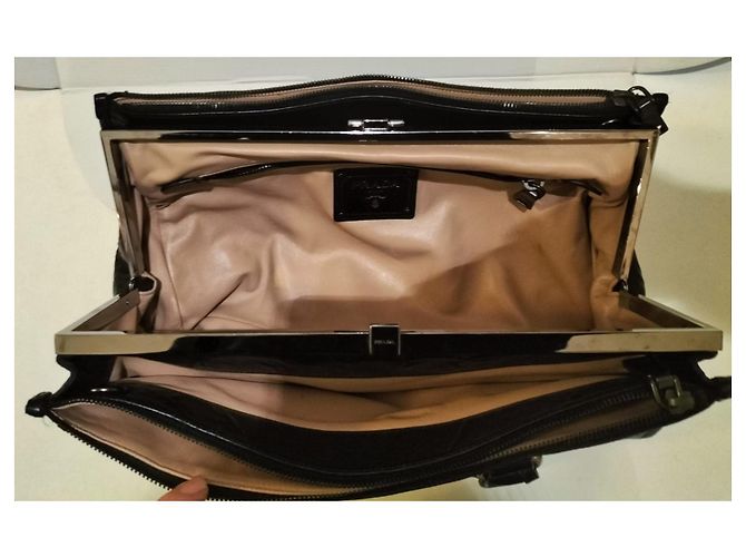 Prada Handtasche aus schwarzem Leder - Ansicht 3
