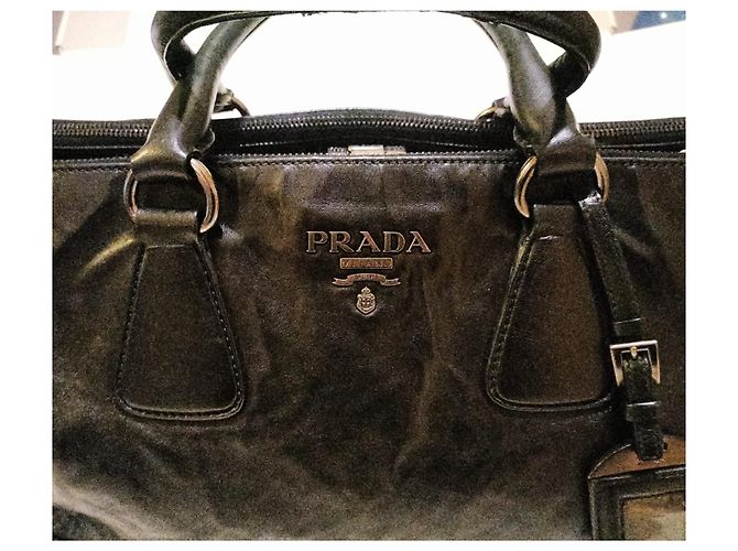 Prada Handtasche aus schwarzem Leder - Ansicht 4