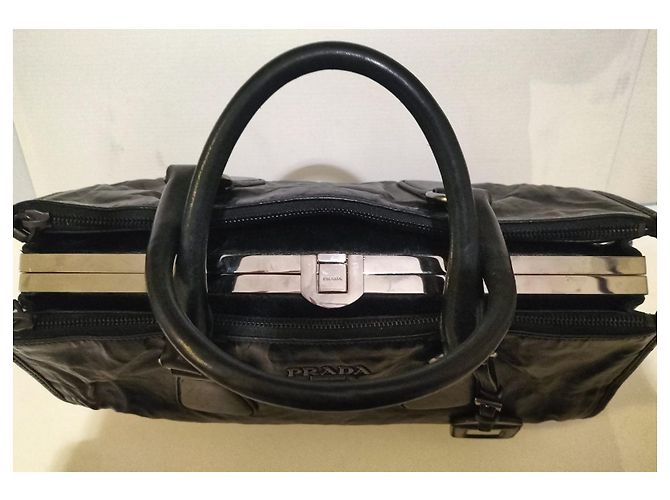 Prada Handtasche aus schwarzem Leder - Ansicht 5