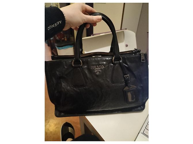 Prada Handtasche aus schwarzem Leder - Ansicht 8