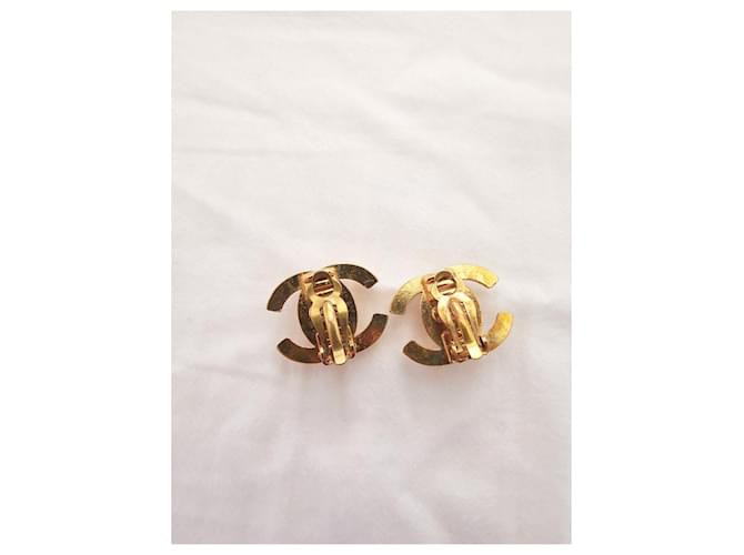Orecchini vintage Chanel Turnlock D'oro - vista 2
