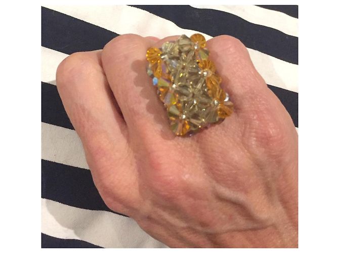 Autre Marque Rechteckiger Glasperlenring in Lindgrün und Gold Größe 52 Golden Khaki Gelb - Ansicht 15