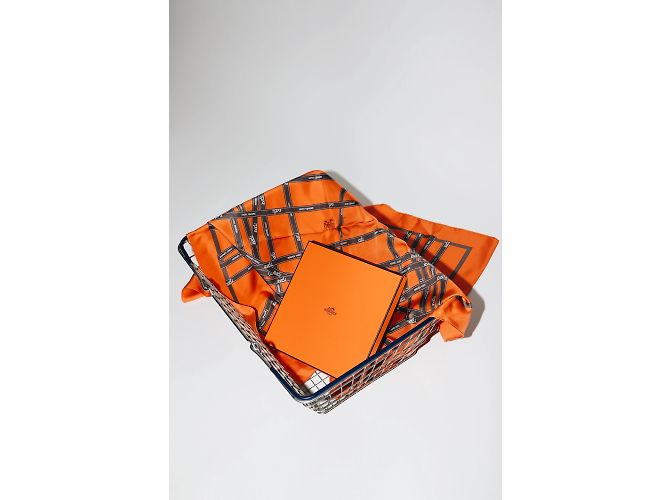 Hermès Sciarpa quadrata stampata in seta arancione - vista 3