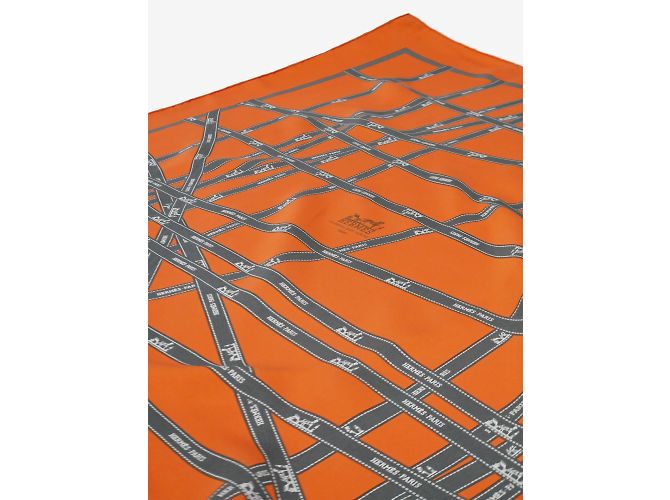 Hermès Sciarpa quadrata stampata in seta arancione - vista 4