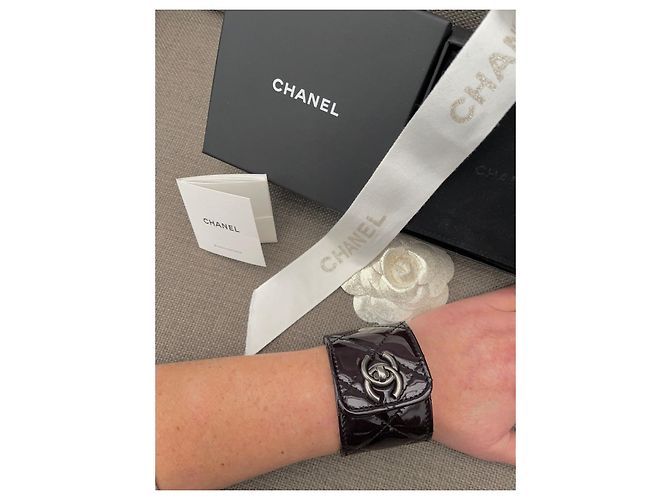Bracciale Chanel CC in vernice nera Nero - vista 2
