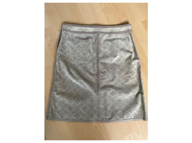 Louis Vuitton Rock Monogramm LV Logo Leder Beige - Ansicht 5