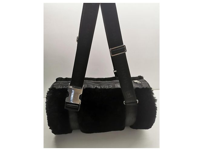 Borsa Chanel Duffel in pelle e ecopelliccia nera Nero - vista 2
