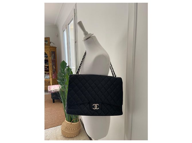 Maxi Jumbo senza tempo di Chanel Nero Silver hardware - vista 2