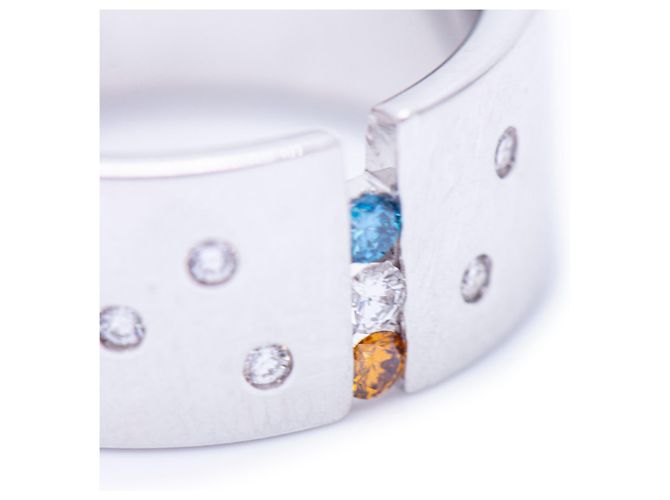 Autre Marque Anello in Oro con Diamanti Bianchi e Fancy Bianco Blu - vista 5