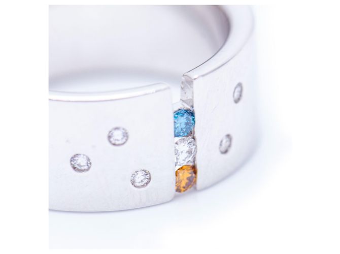 Autre Marque Anello in Oro con Diamanti Bianchi e Fancy Bianco Blu - vista 6