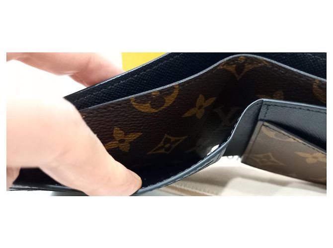 Louis Vuitton Portafoglio multiplo in pelle nera e tela monogram. Multicolore - vista 7
