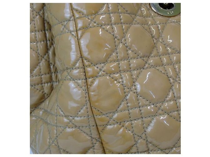 Bolso Christian Dior Soft Dior de charol beige - vista 6