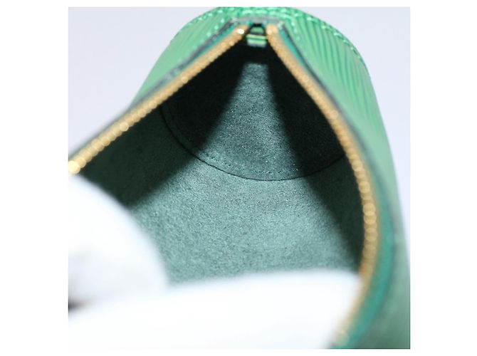LOUIS VUITTON Epi Soufflot Pouch Verde LV Auth 57886 - vista 18