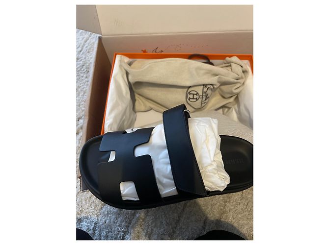 Hermès Cyprus leather sandals black - view 2