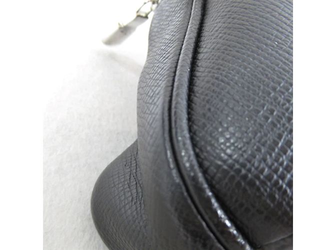 Bumbag Louis Vuitton Marsupio da esterno Taiga M30245 Nero - vista 10