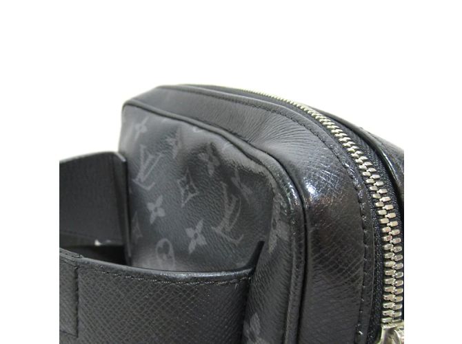 Bumbag Louis Vuitton Marsupio da esterno Taiga M30245 Nero - vista 11