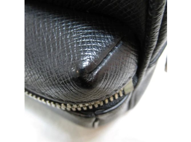 Bumbag Louis Vuitton Marsupio da esterno Taiga M30245 Nero - vista 12