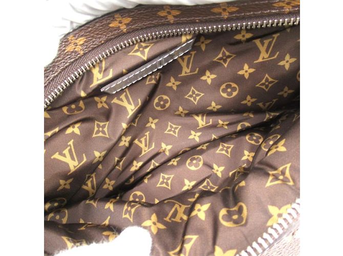 Bumbag Louis Vuitton Marsupio maxi con cuscino monogramma M20971 Argento - vista 6