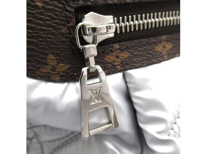 Bumbag Louis Vuitton Marsupio maxi con cuscino monogramma M20971 Argento - vista 8