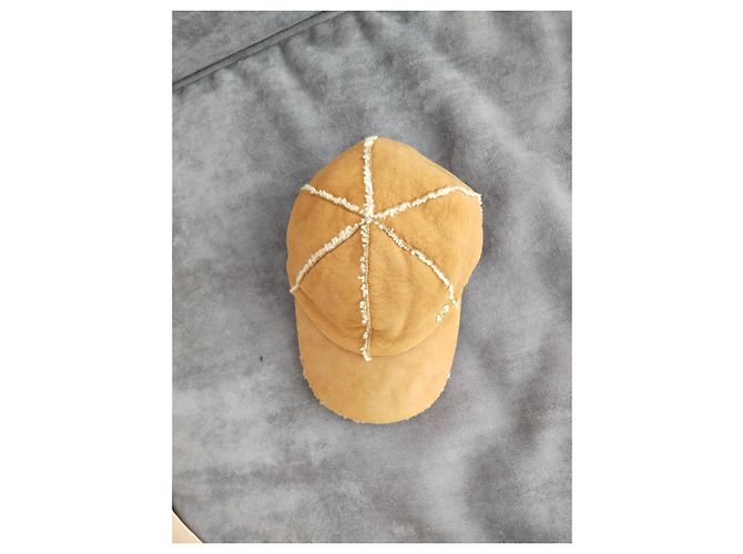 Chanel di Karl Lagerfeld per il berretto Cammello - vista 5