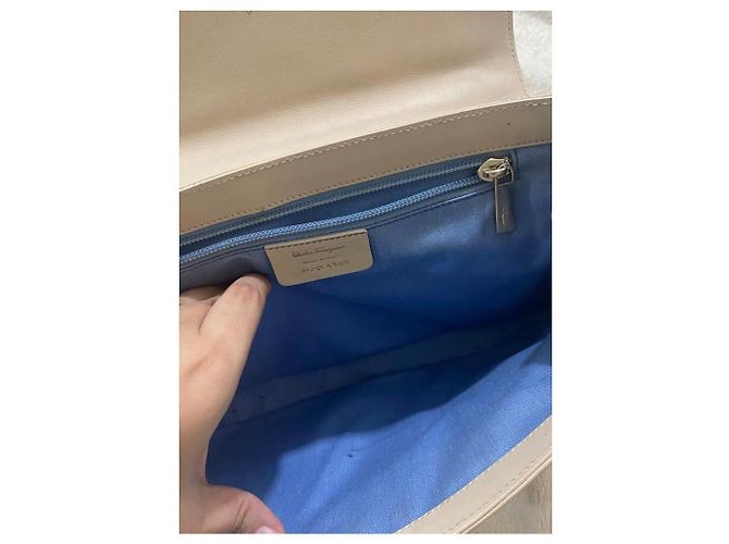 Borsa a tracolla Salvatore Ferragamo in pelle beige - vista 3