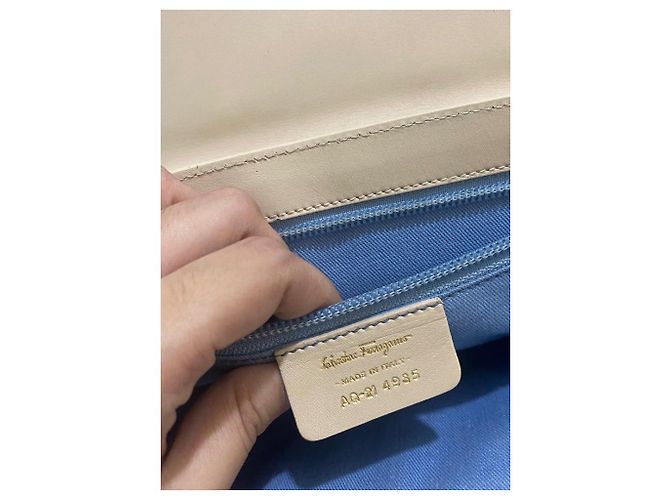 Borsa a tracolla Salvatore Ferragamo in pelle beige - vista 4