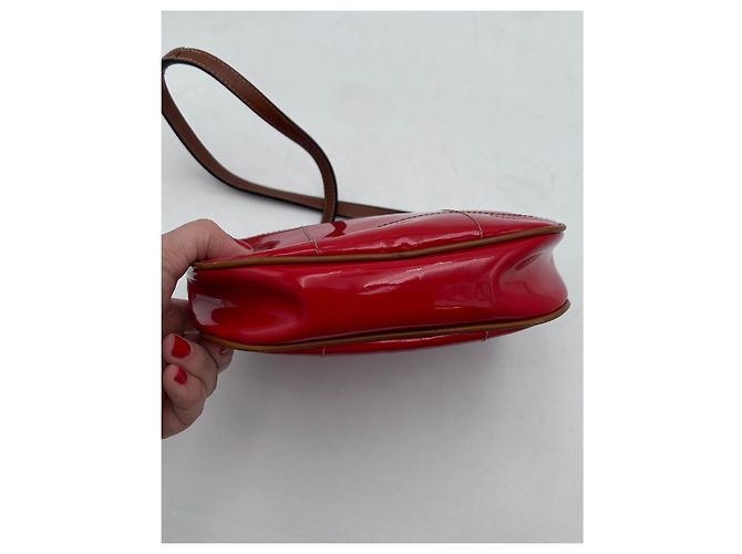 Sac à bandoulière Salvatore Ferragamo en cuir verni rouge - vue 4