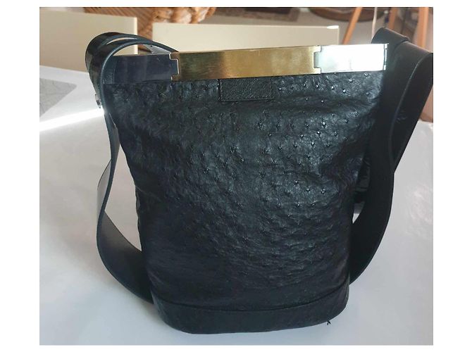 Balenciaga Le Dix Borsa a Secchiello Nera in Pelle di Struzzo Nero - vista 3
