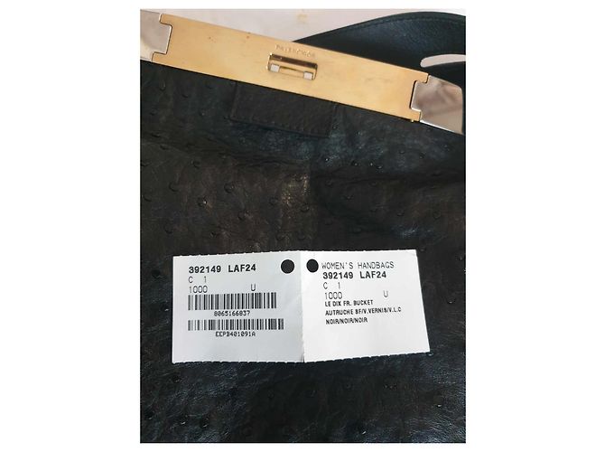 Balenciaga Le Dix Borsa a Secchiello Nera in Pelle di Struzzo Nero - vista 4