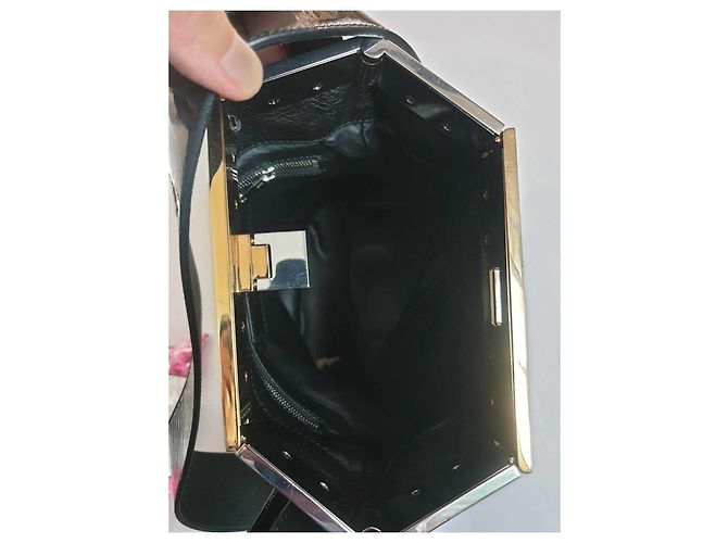 Balenciaga Le Dix Borsa a Secchiello Nera in Pelle di Struzzo Nero - vista 8