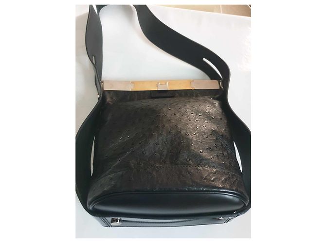 Balenciaga Le Dix Borsa a Secchiello Nera in Pelle di Struzzo Nero - vista 9