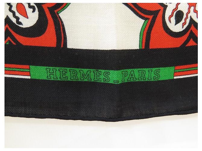 Hermès HERMES-SCHAL BLUMEN UND BLÄTTER AUS SCHWARZEM KASCHMIR UND SEIDE - Ansicht 3