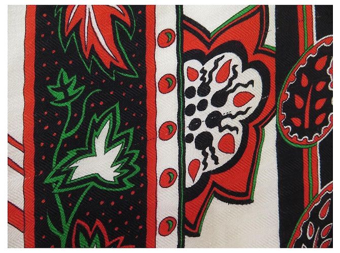 Hermès HERMES-SCHAL BLUMEN UND BLÄTTER AUS SCHWARZEM KASCHMIR UND SEIDE - Ansicht 7